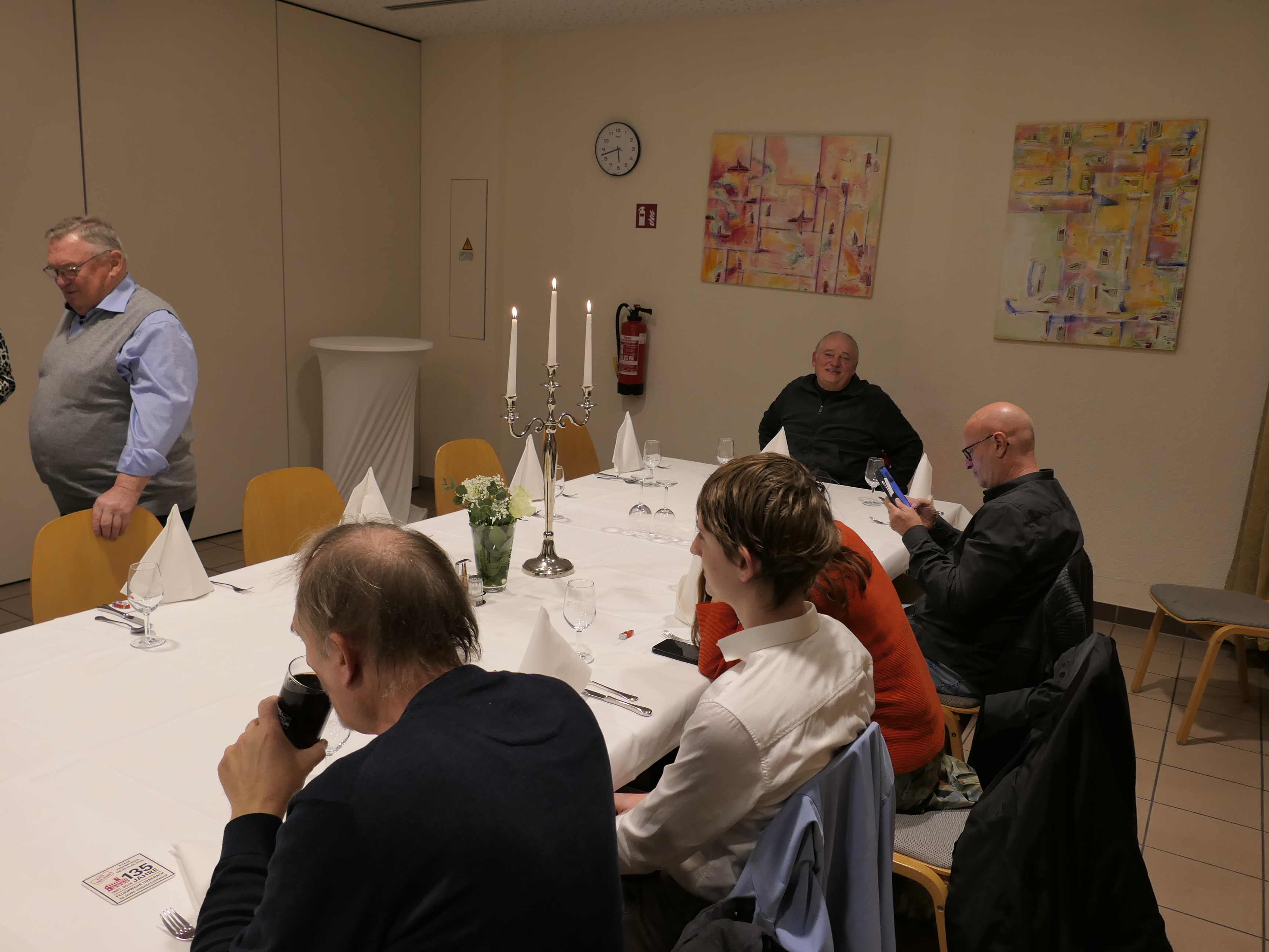 Der Saal füllt sich ...