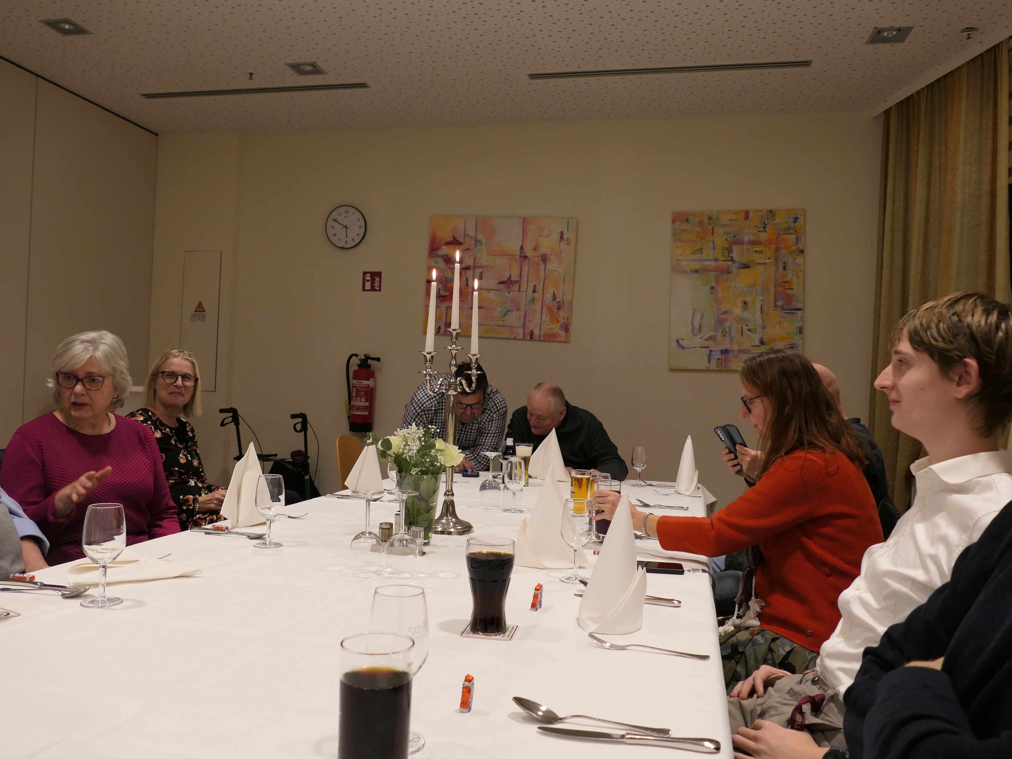 Der Saal füllt sich ...